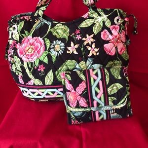 Lightly used Vera Bradley small hand bag with matching tri fold wallet.